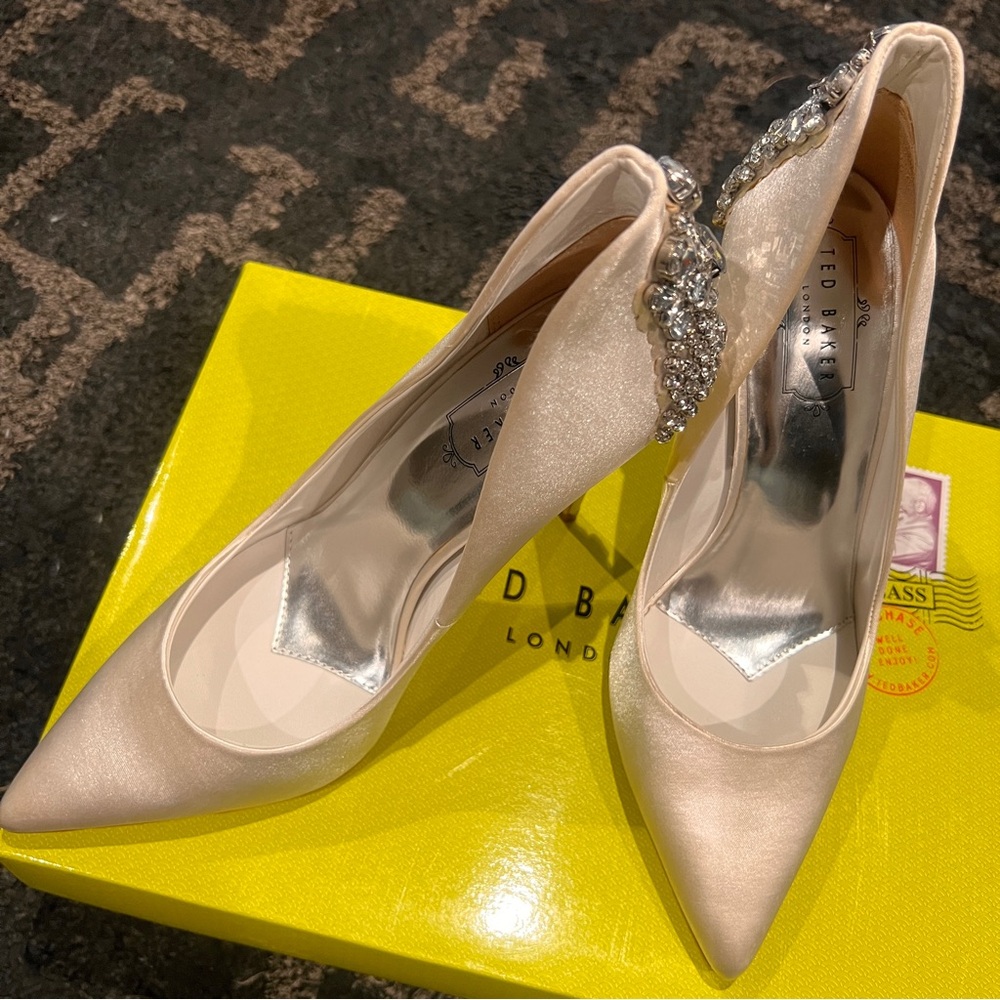 LIKE NEW TED BAKER LONDON MIEON STILETTOS IN LIGHT CREAM - WORN ONCE INDOORS! - Picture 10 of 16